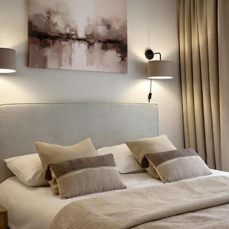Iron Apartments Красков Екстериор снимка