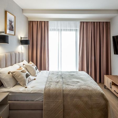 Iron Apartments Красков Екстериор снимка