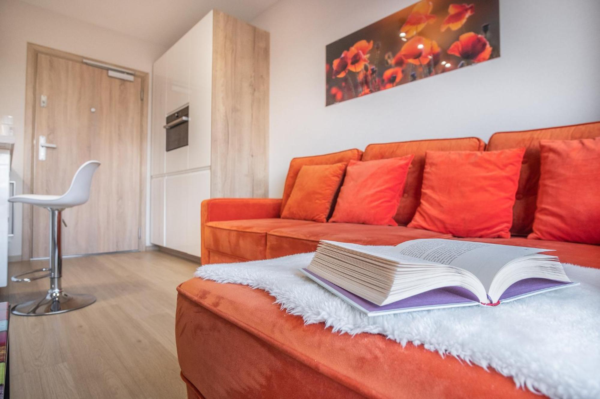 Iron Apartments Красков Екстериор снимка