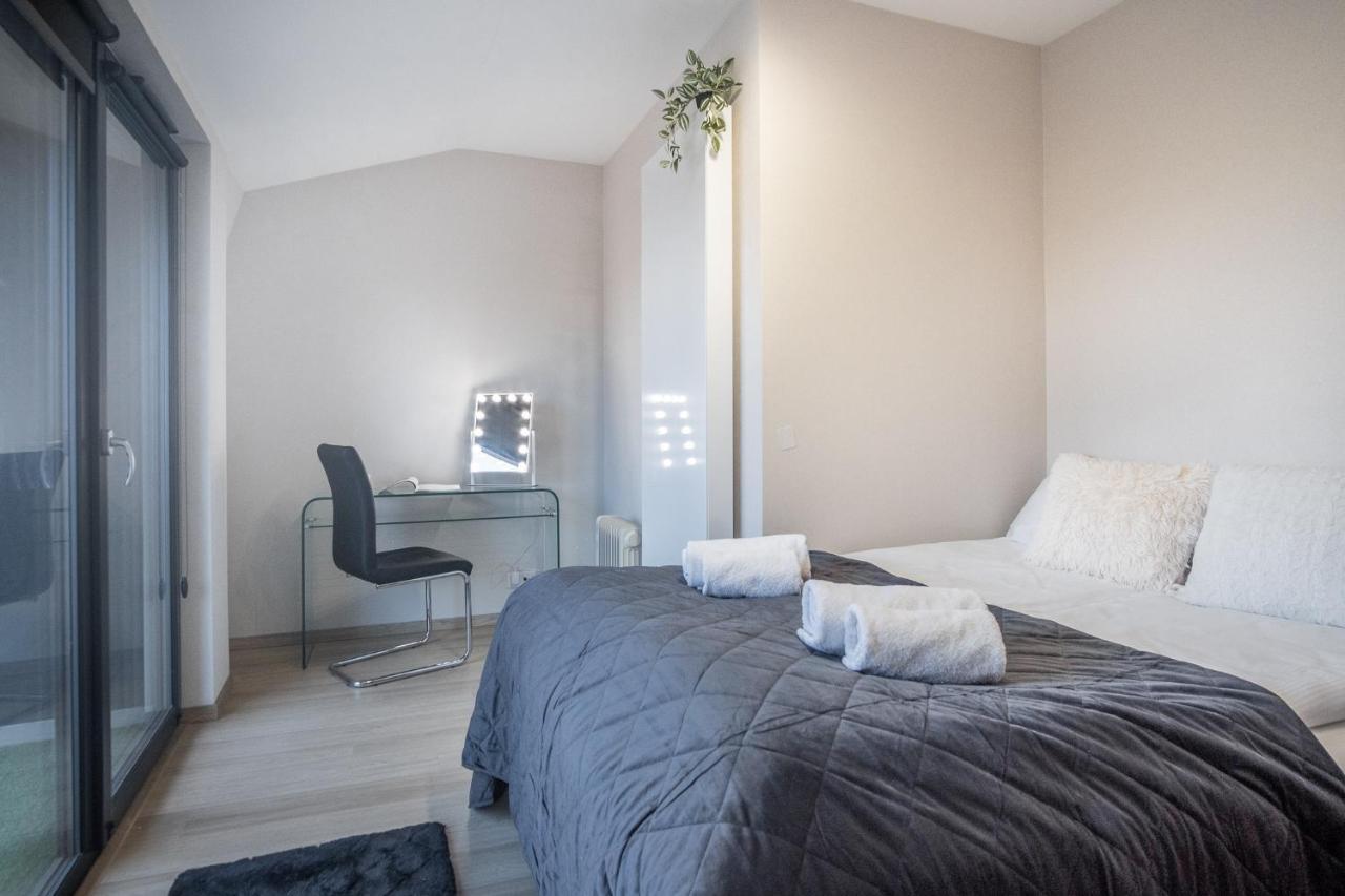 Iron Apartments Красков Екстериор снимка