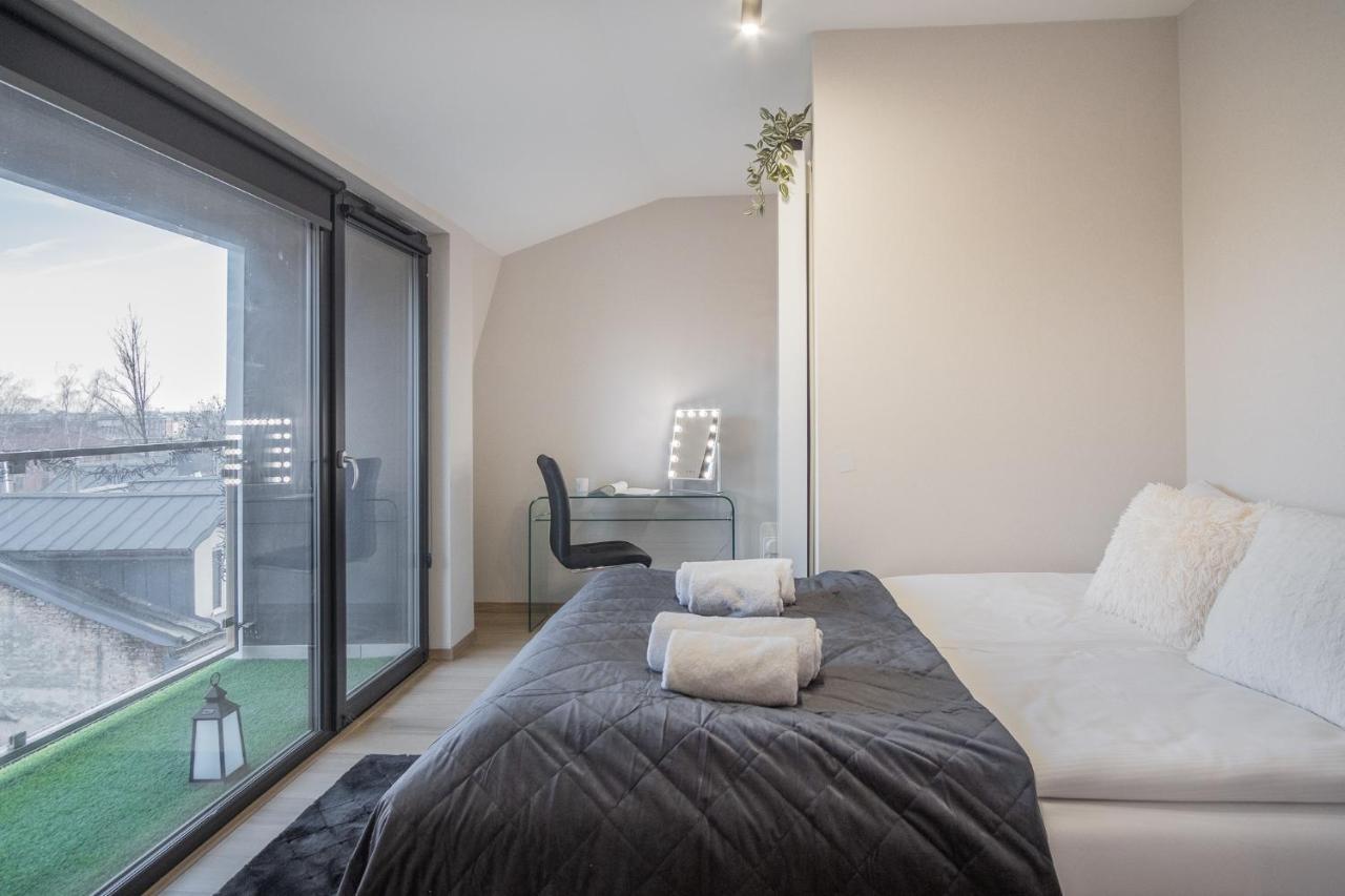 Iron Apartments Красков Екстериор снимка
