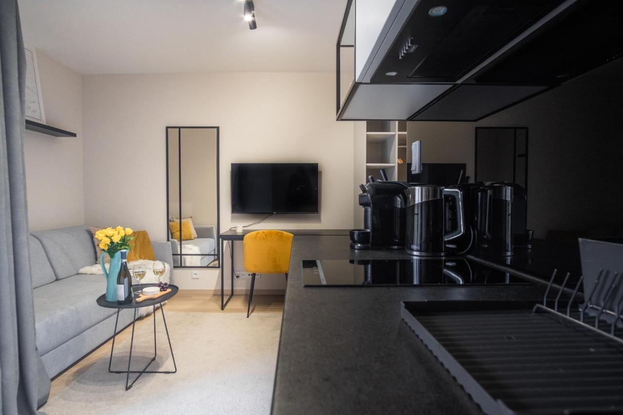 Iron Apartments Красков Екстериор снимка
