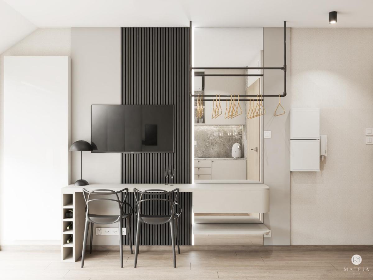Iron Apartments Красков Екстериор снимка