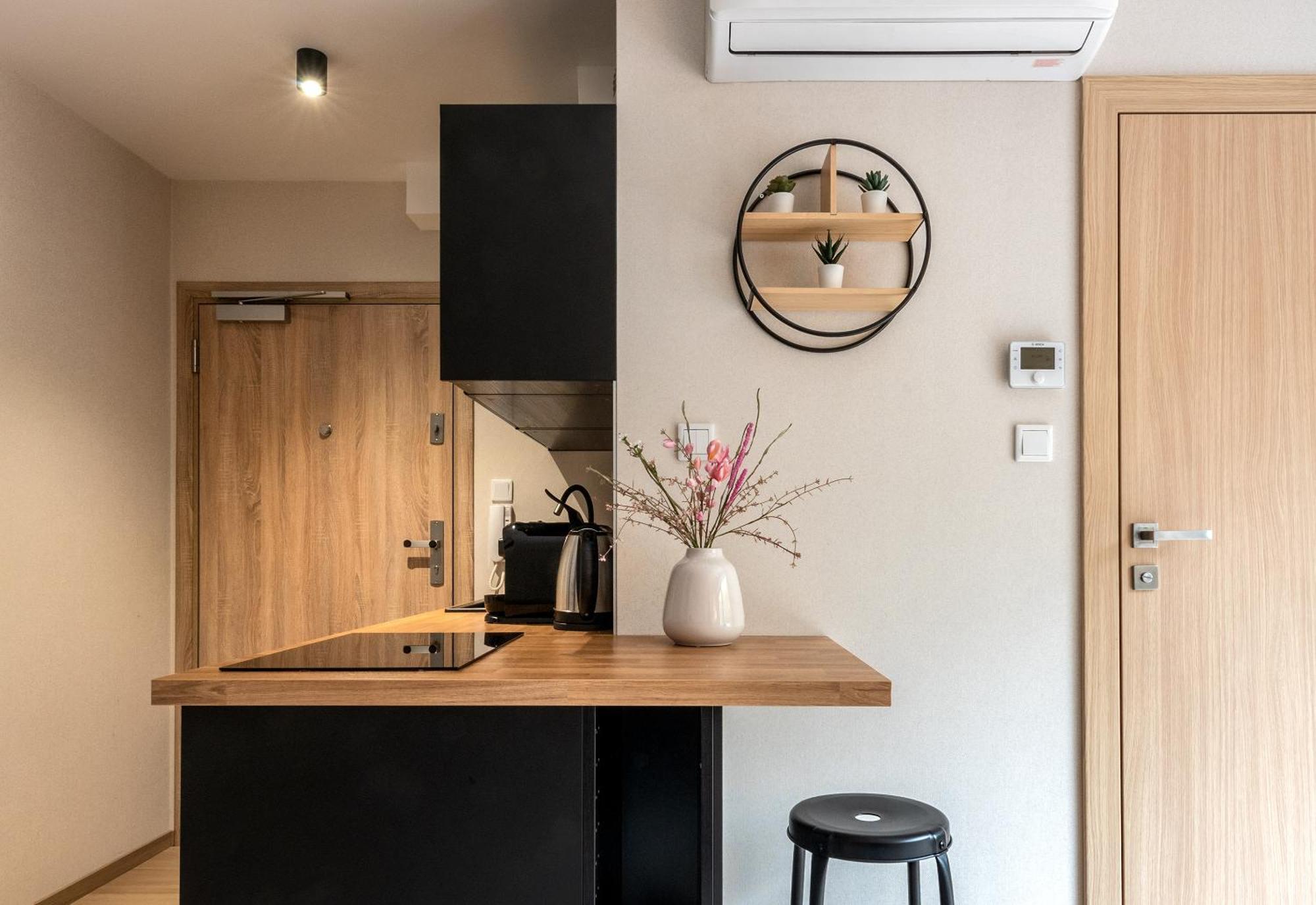 Iron Apartments Красков Екстериор снимка