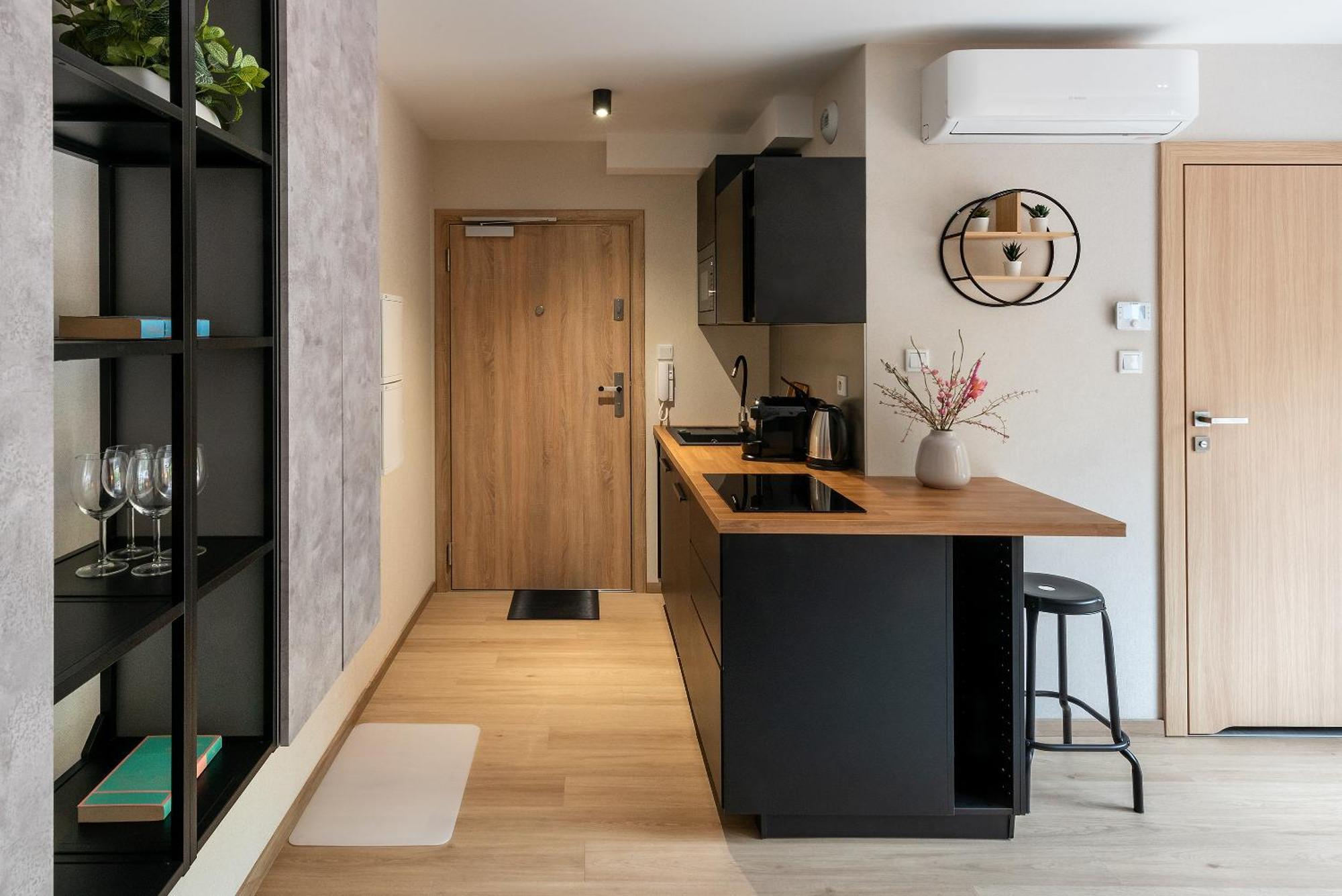 Iron Apartments Красков Екстериор снимка