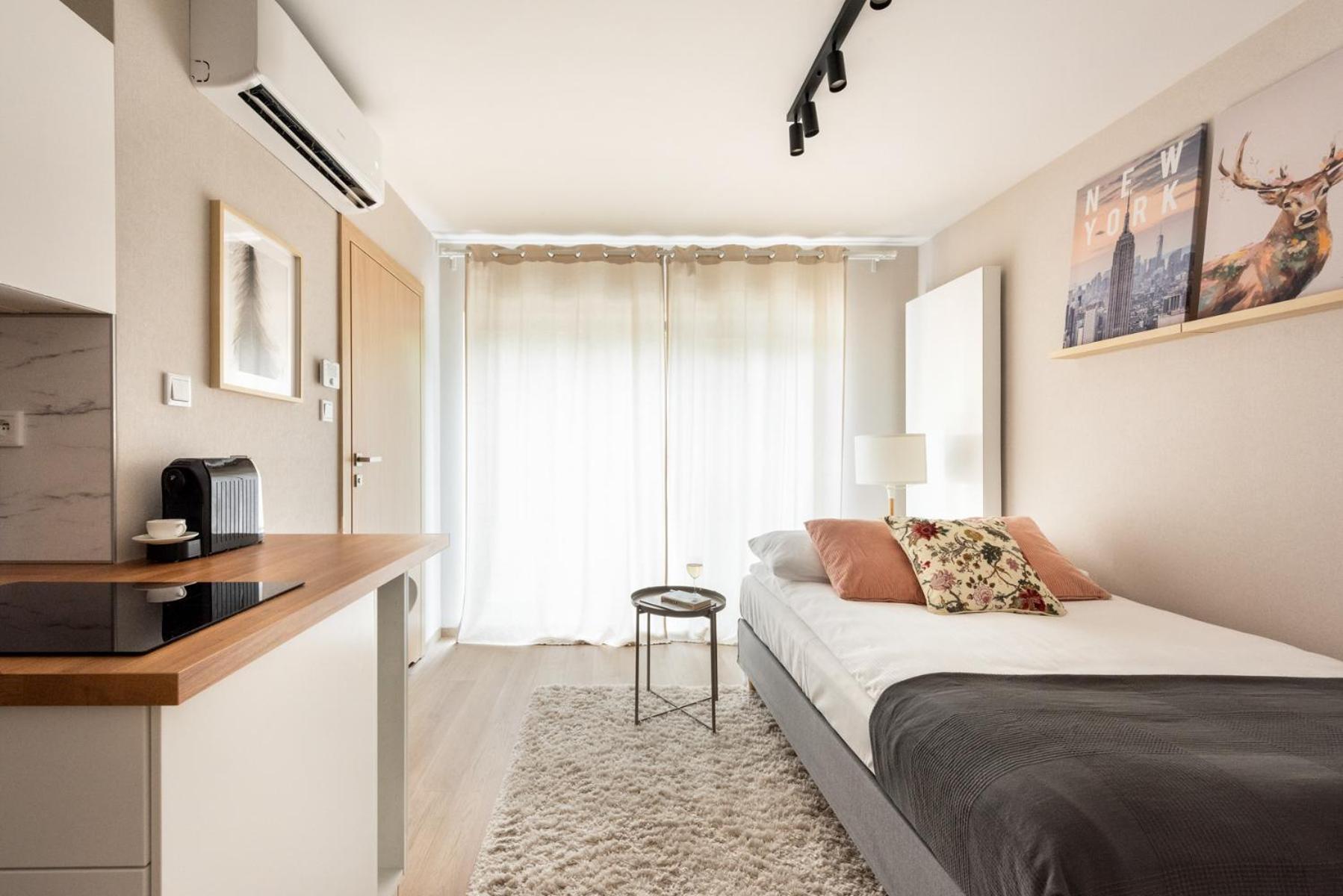 Iron Apartments Красков Екстериор снимка