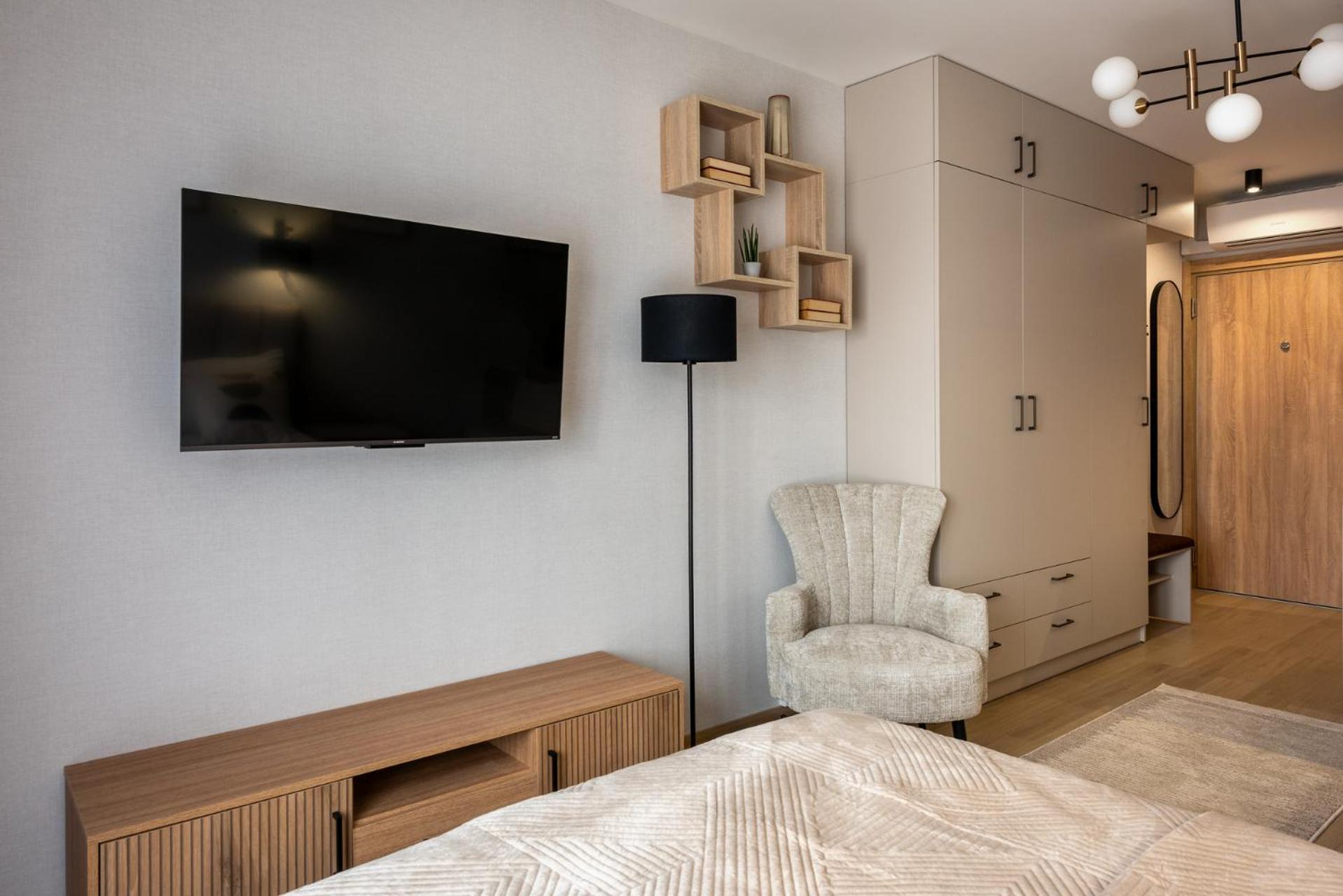 Iron Apartments Красков Екстериор снимка