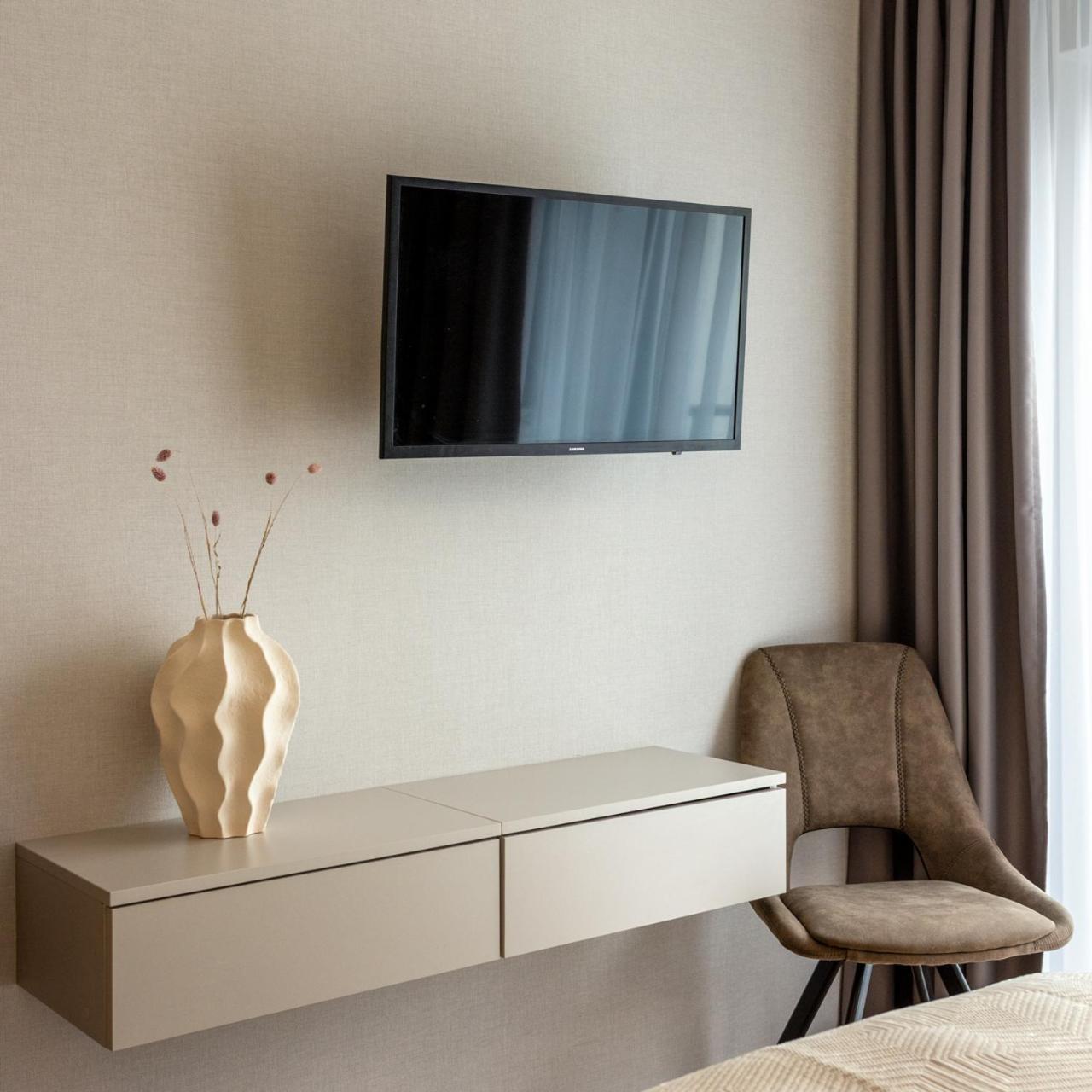 Iron Apartments Красков Екстериор снимка