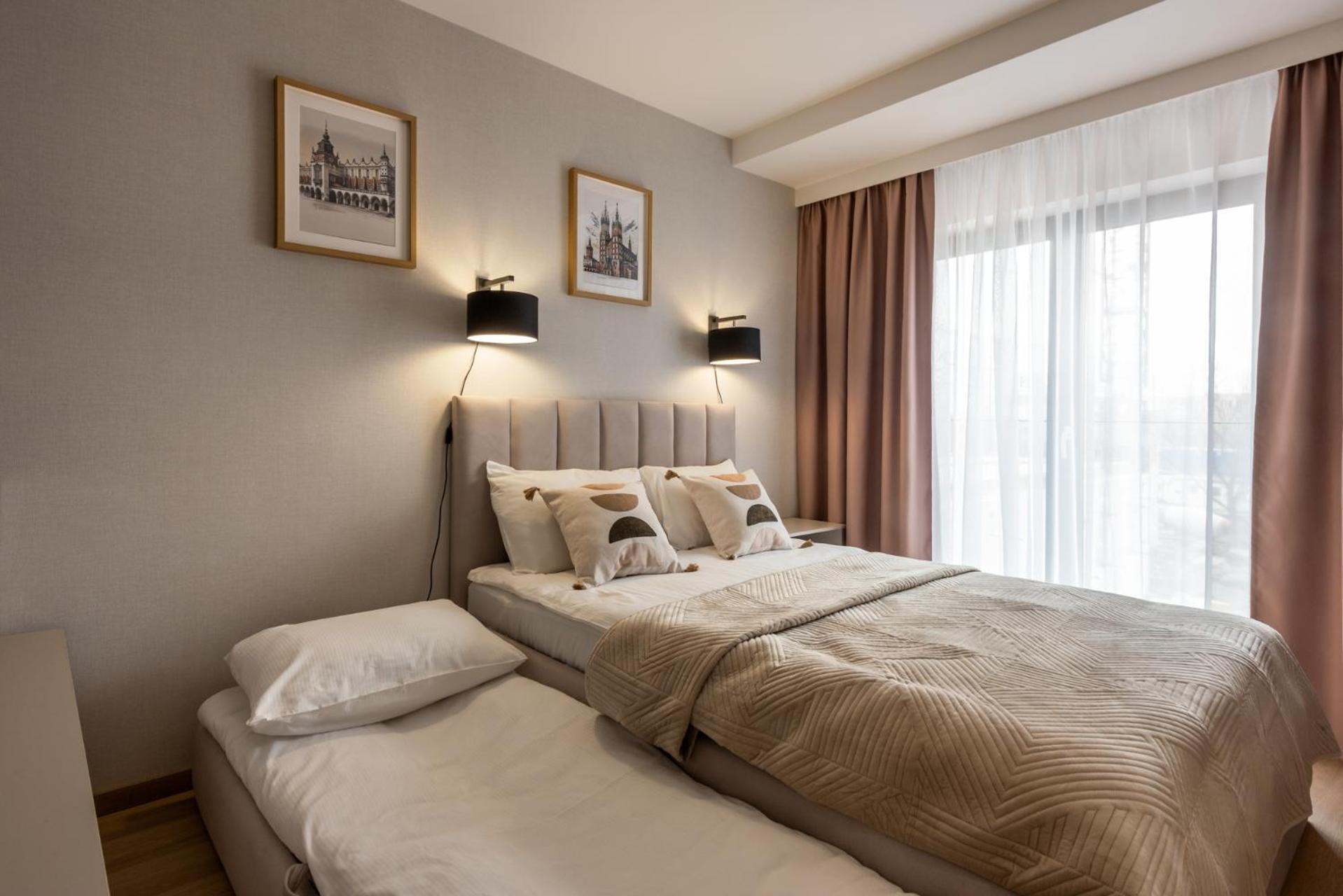 Iron Apartments Красков Екстериор снимка