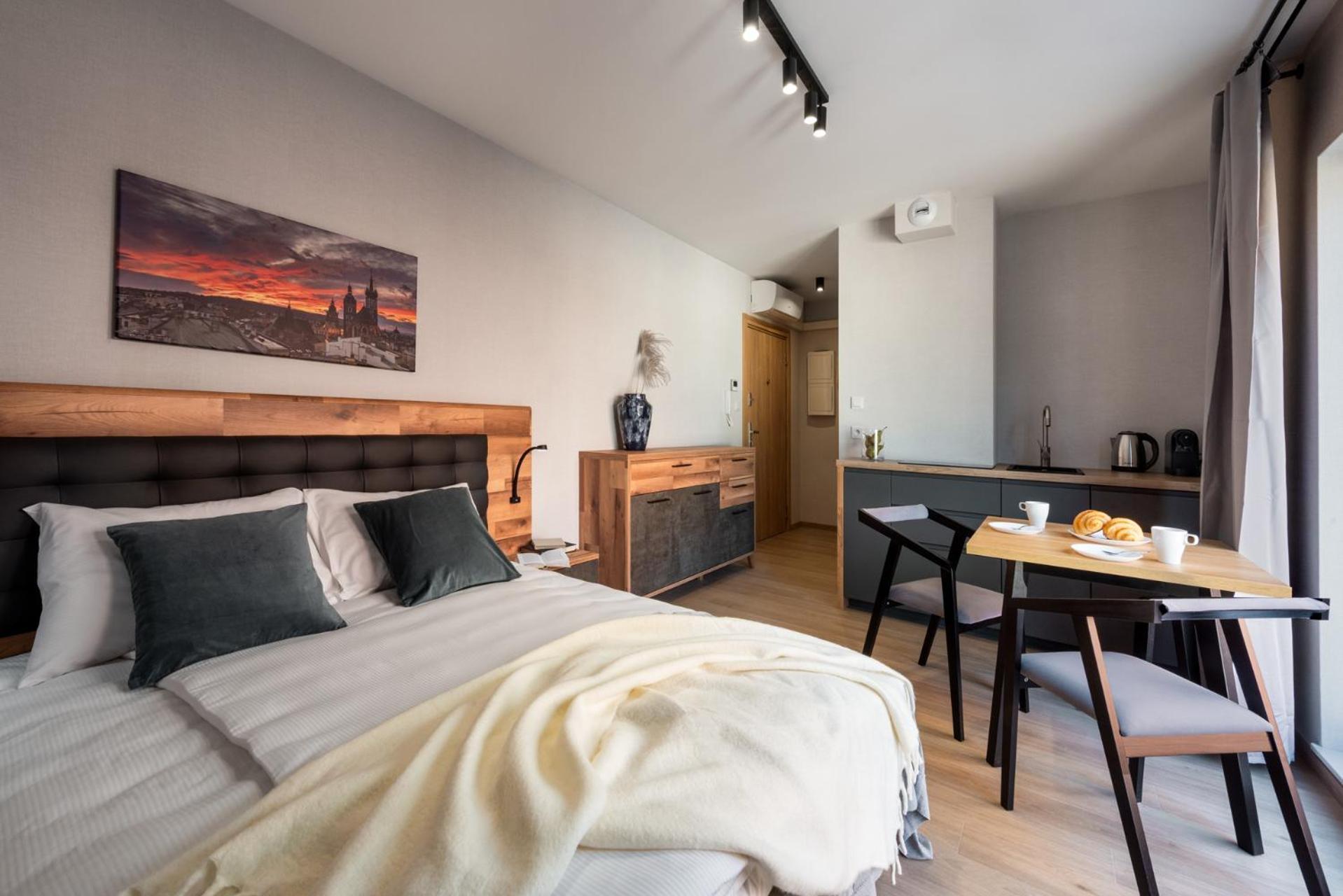 Iron Apartments Красков Екстериор снимка