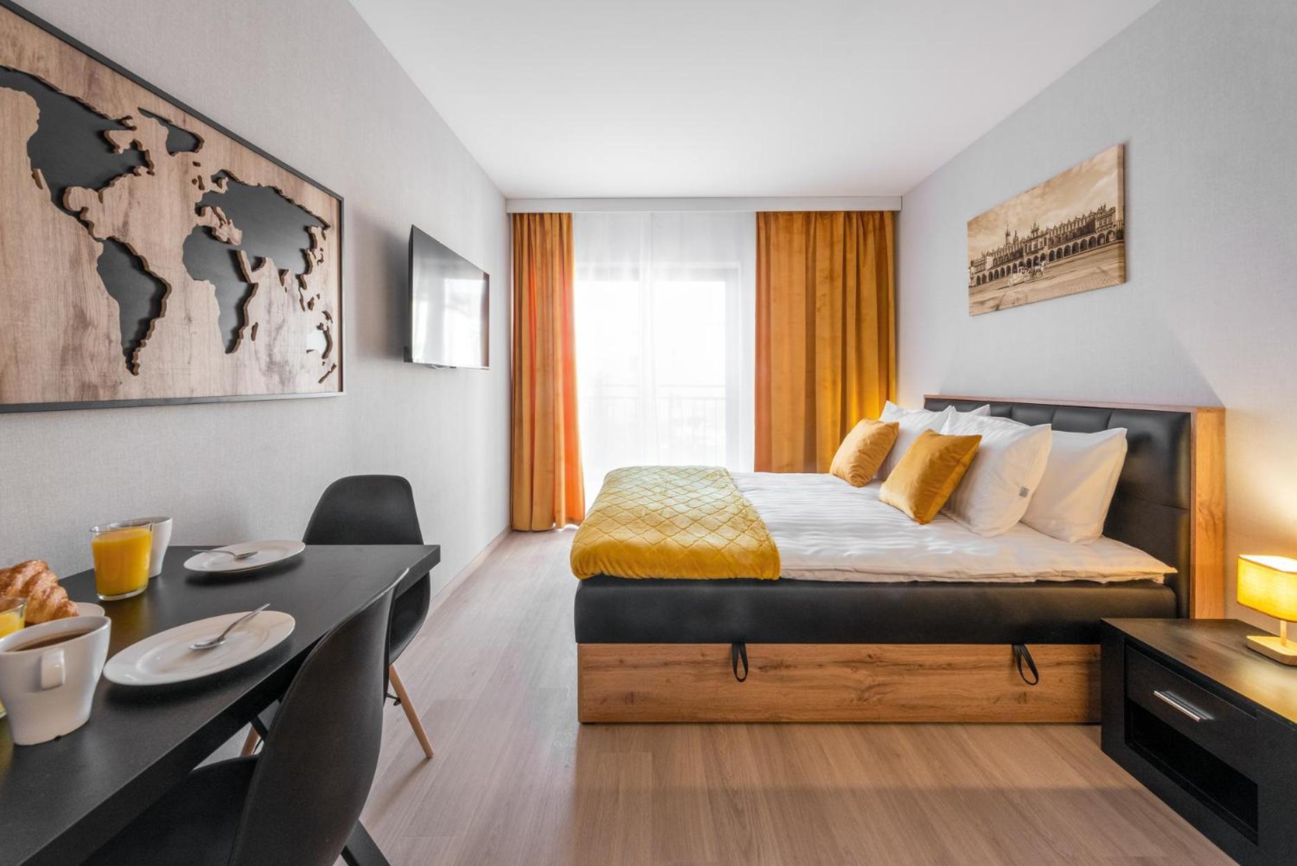 Iron Apartments Красков Екстериор снимка