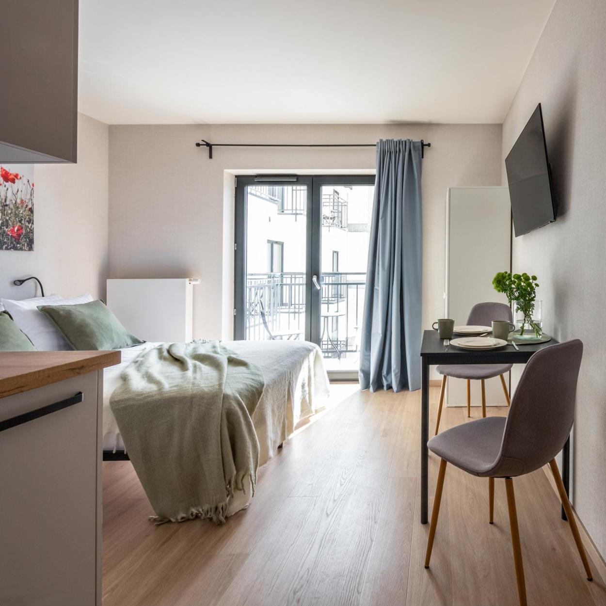 Iron Apartments Красков Екстериор снимка